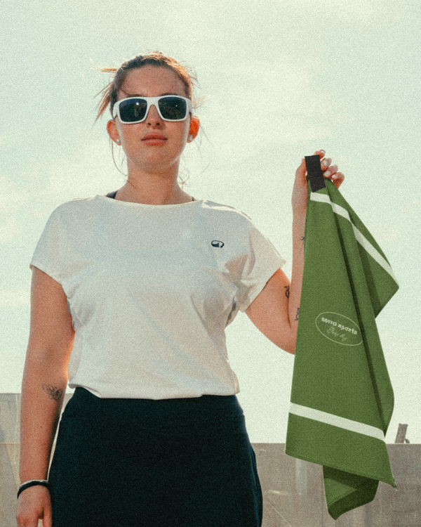 “Stay Dry” Padel Towel with Magnet